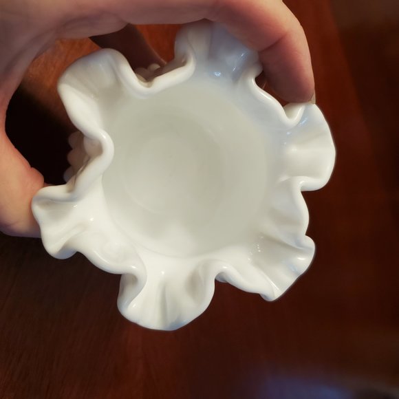 Vintage milk glass dish - Picture 2 of 2